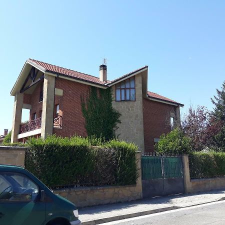 Preciosa Casa Independiente Con Piscina Cubierta Y Gran Jardin Privados Аро Екстер'єр фото
