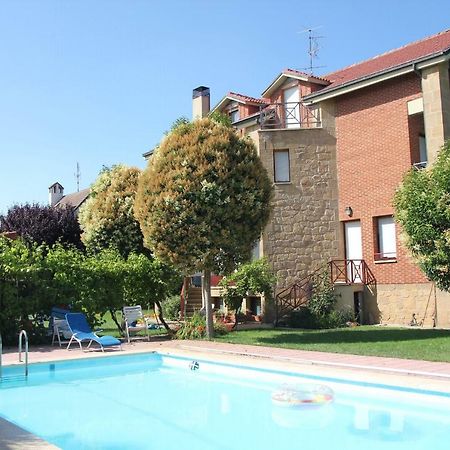 Preciosa Casa Independiente Con Piscina Cubierta Y Gran Jardin Privados Аро Екстер'єр фото