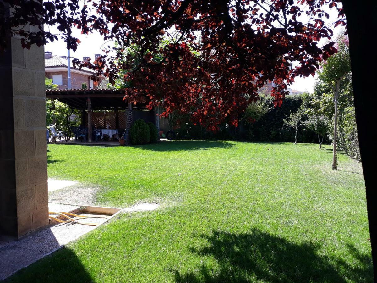 Preciosa Casa Independiente Con Piscina Cubierta Y Gran Jardin Privados Аро Екстер'єр фото